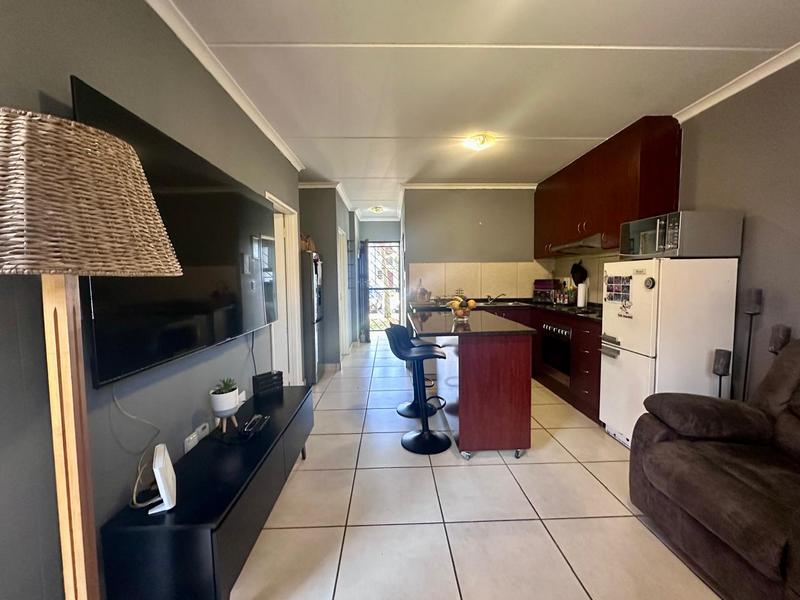 To Let 2 Bedroom Property for Rent in Buhrein Western Cape